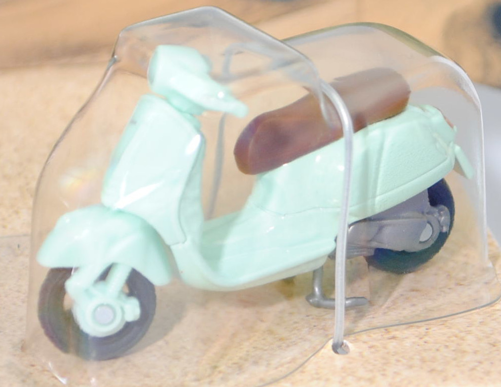 00000 Geschenkbox Happy Style Set: Hazard-Buggy / HAZ-Buggy + VW The Beetle Cabriolet 1.2 TSI + BÖCKMANN TOP MASTER Pferdeanhänger + Vespa 125 GTS Super, SIKU SUPER, mb (Limited)