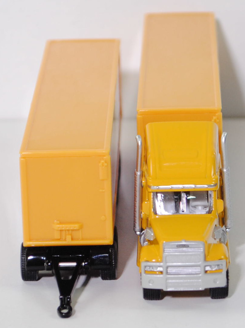 00005 FREIGHTLINER® CORONADO® CC132 6x4 (Modell 2001-2010) DHL Road Train, gelb, Deutsche Post DHL / Group, Druck FREIGHTLINER auf dem Kühlergrill, SIKU SUPER 1:87, L17mpK