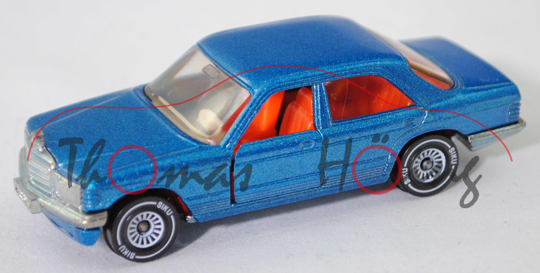 00009 Mercedes-Benz 500 SE (W 126, Modell 1980-1981), blass-grünblaumetallic, Chassis chrom, Loch mittig im Chassis geschlossen, ohne CE-Zeichen, Verglasung rauch, B4, SIKU, 1:62, m