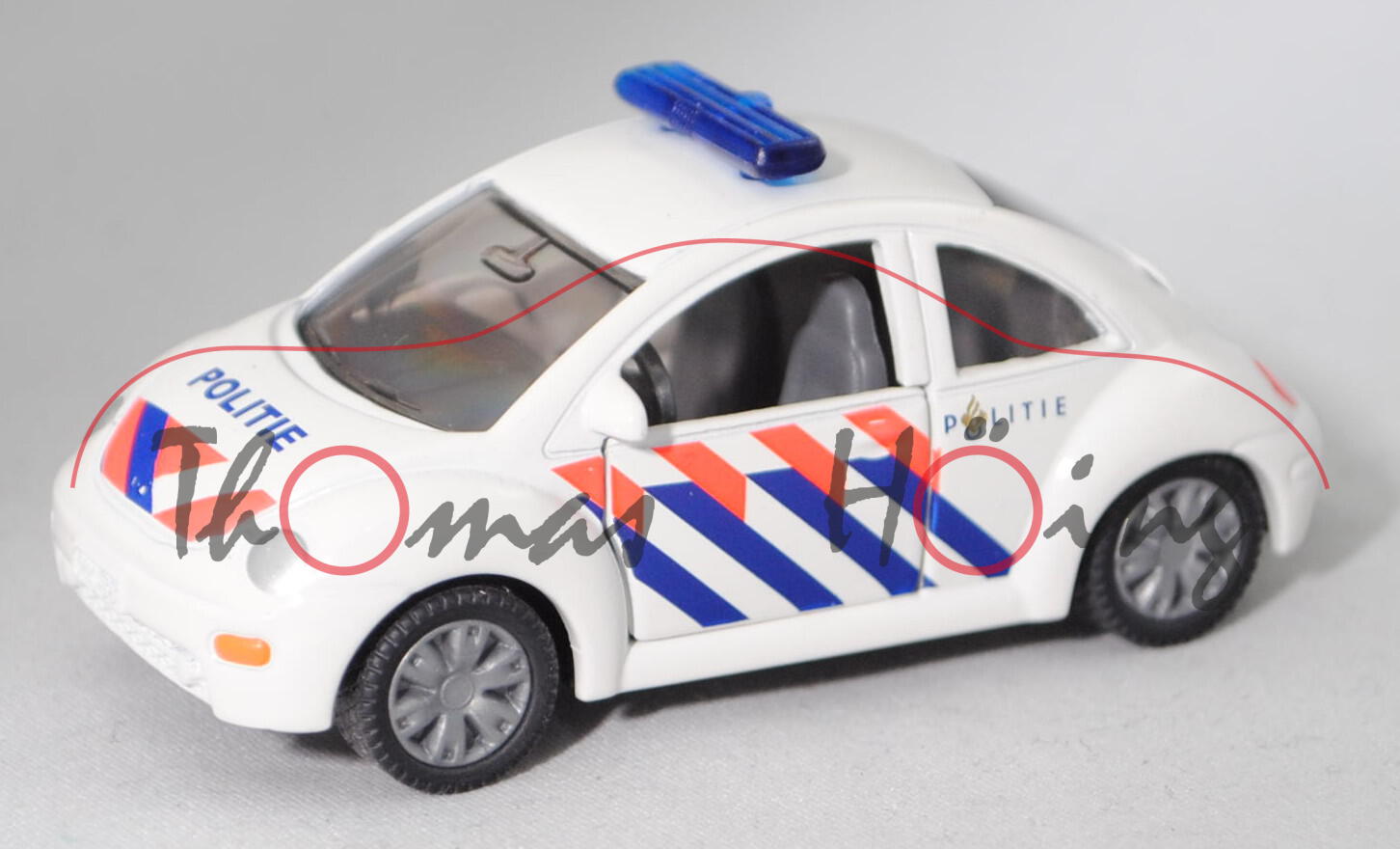 00301 NL VW New Beetle 2.0 (Typ 9C, Modell 1998-2001) Polizei, cremeweiß, POLITIE, mit AHK, B16 grau