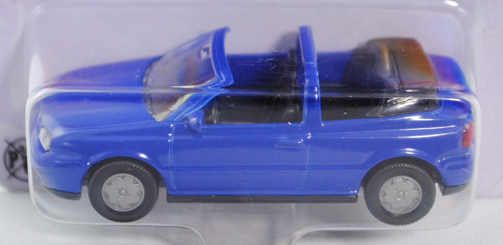 00001 VW Golf IV Cabriolet 2.0 (Typ 1J, Modell 2000-2002), hell-ultramarinblau, innen schwarz, Lenkr