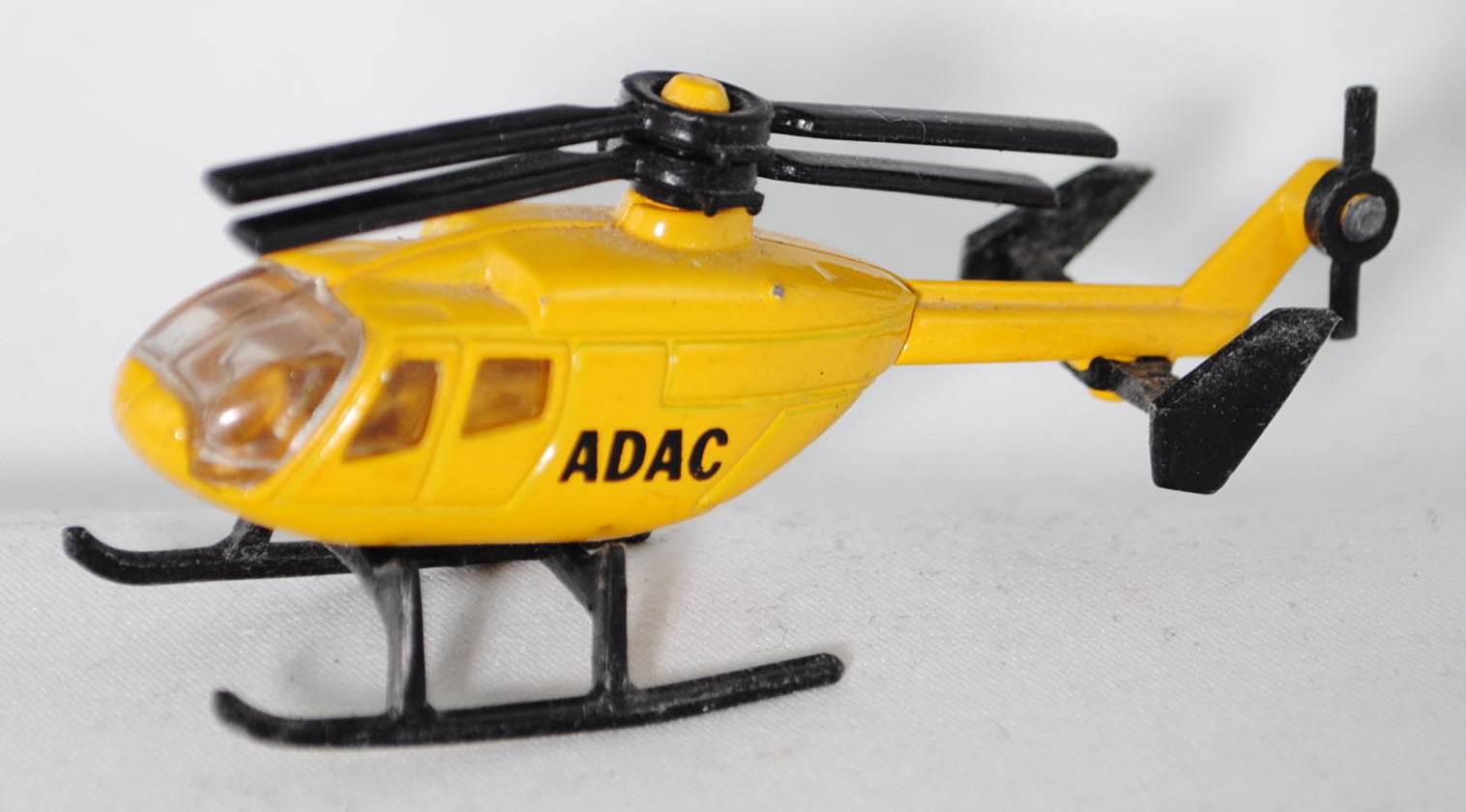 ADAC-Hubschrauber MBB Bo 105 CBS-5 Superfive (Modell 1980-2001), signalgelb, ADAC, Kufen schwarz, SI