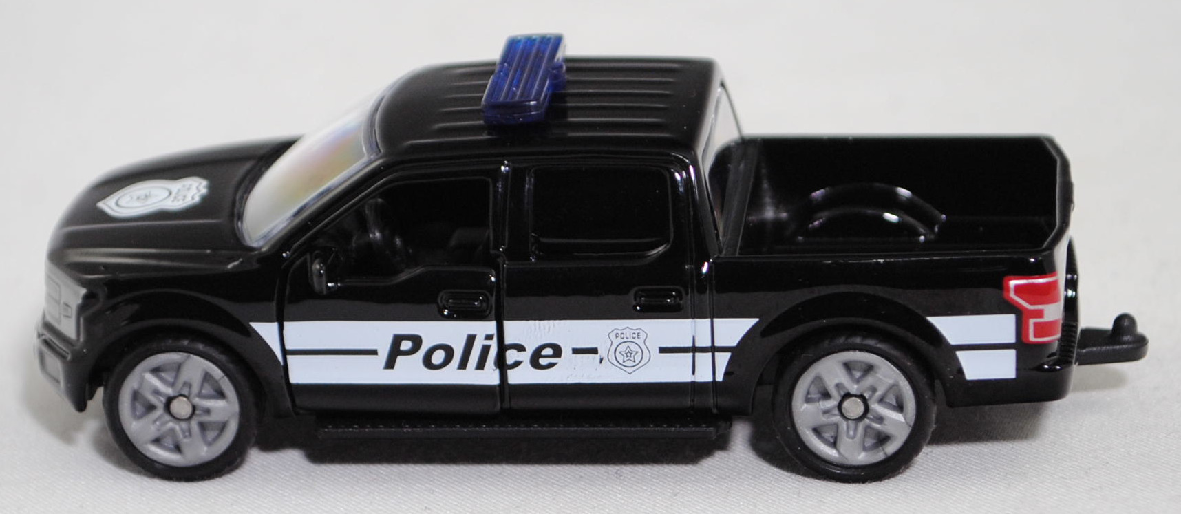 00000 Ford F-150 LARIAT STANDARD V8 SuperCrew mit 5,5 Ft Ladefläche (P552, Facelift 2018, Modell 2018-2020) US-Police, schwarz, Police, SIKU, 1:71, P29f