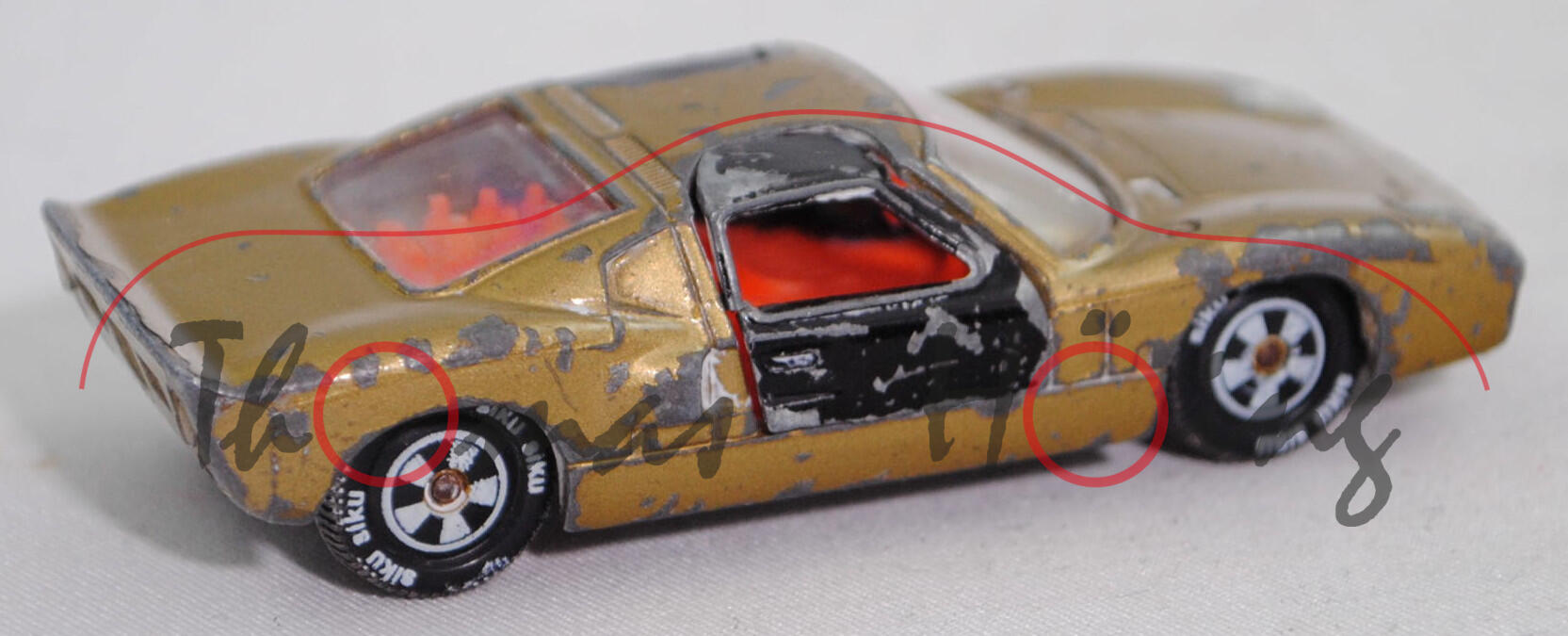 00003 Ford GT40 (Mk I bzw. Mark 1, Modell 1965-1967), Karosserie goldmetallic, Türen schwarz, Bpr. V 296 / Germ, Verglasung klar, R10 weiß, SIKU SUPER, 1:57, vsc