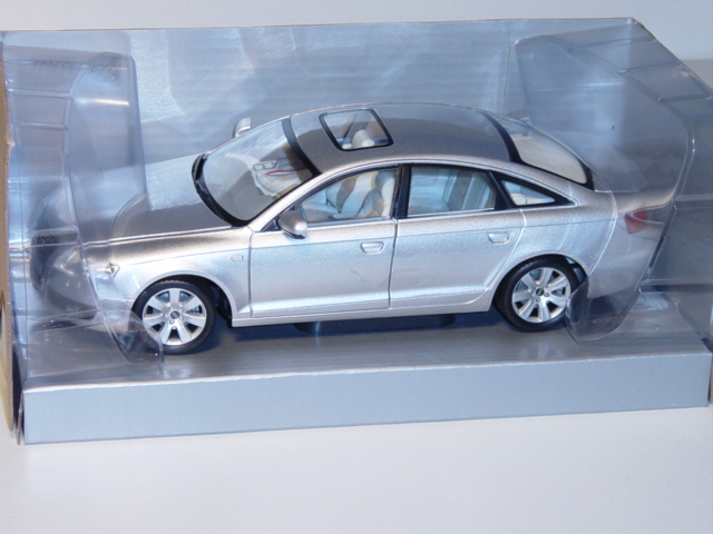 Audi A6 3.2 FSI quattro (C6, Typ 4F, Modell 2004-2008), lichtsilber metallic, Schuco, 1:24, mb