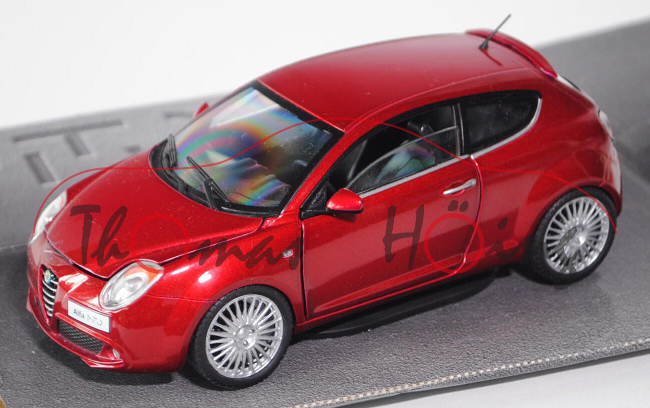 Alfa Romeo MiTo (Typ ZAR 955), Modell 2008-2013, hell-rubinrotmetallic, Türen + Motorhaube zu öffnen