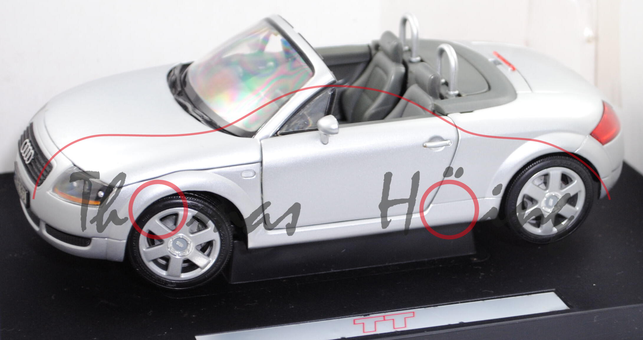 Audi TT Roadster 1.8 T (Baureihe 8N, Vorfacelift, Mod. 1999-2000), silbermetallic, Revell, 1:18, mb