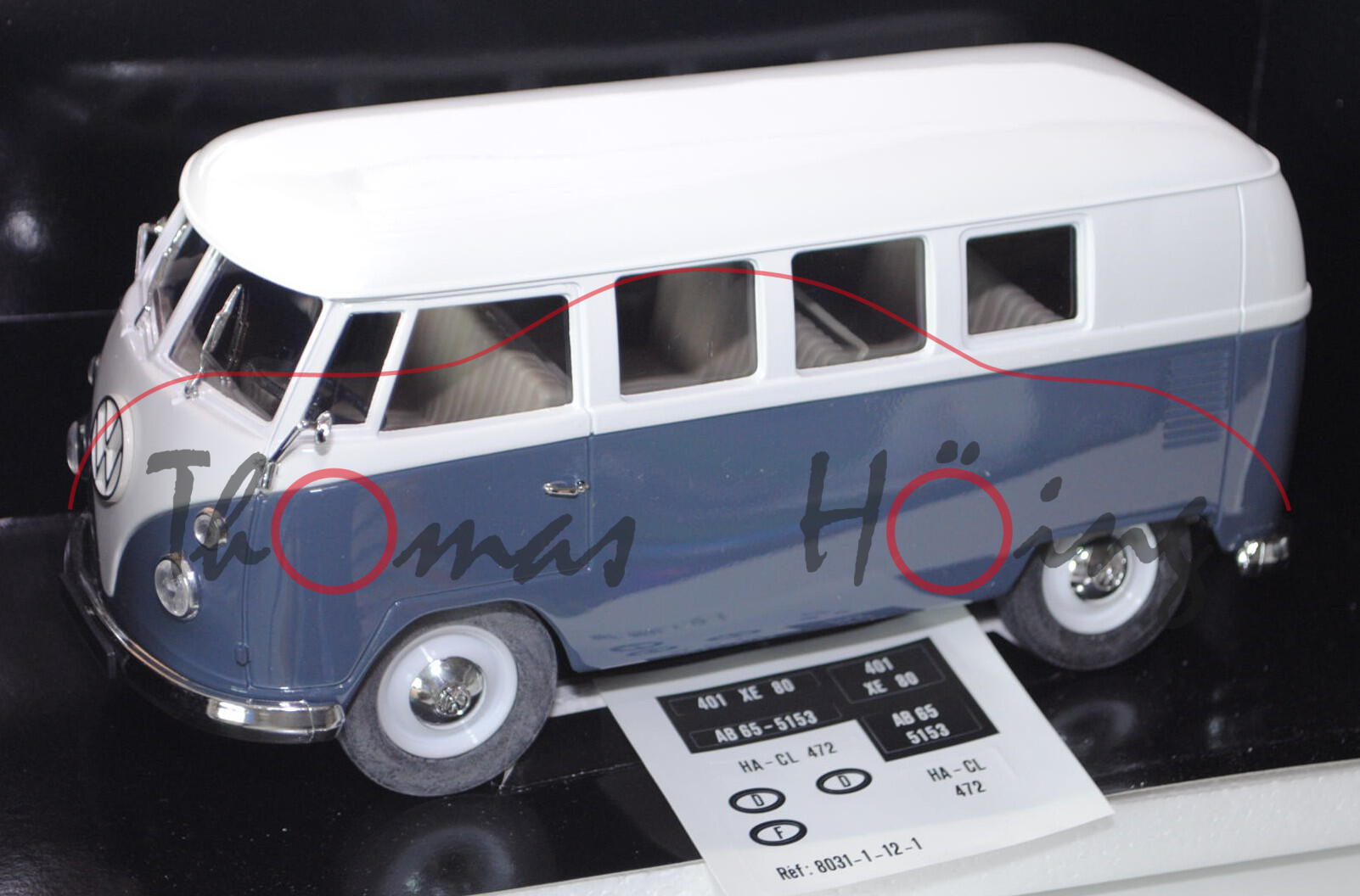 VW Transporter Kombi (Typ T1), Modell 1966, reinweiß/schiefergrau, Heckklappe zu öffnen, solido, 1:1