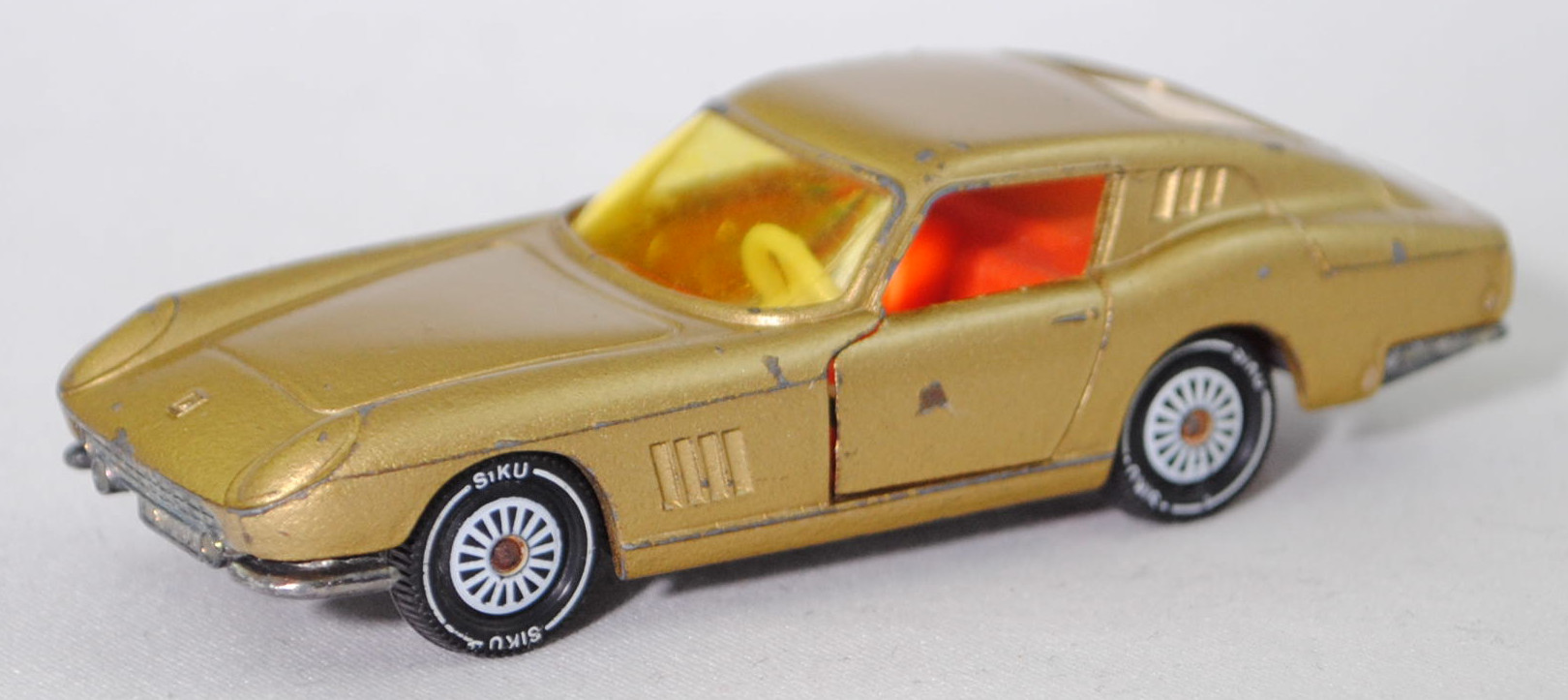 00005 Ferrari Berlinetta 275 GTB (Tipo 563, 2. Serie, Long Nose / Lange Nase, Modell 1965-1966), goldmetallic, Frontscheinwerfer integriert, Bpr. 1012, W-Germ, R11, SIKU SUPER, 1:56, m-