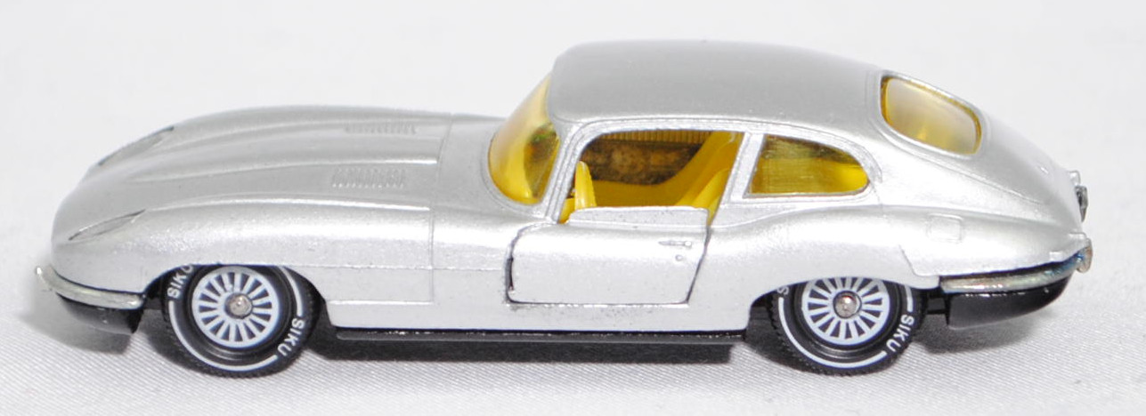 00006 Jaguar E-Type 2+2 SI Coupé 4.2 Liter (Serie 1, Typ 2+2-Sitzer Coupé, Modell 1966-1967), silber, innen gelb, W-Germ, Verglasung gelb, R11 gerillt, SIKU SUPER, 1:61, m