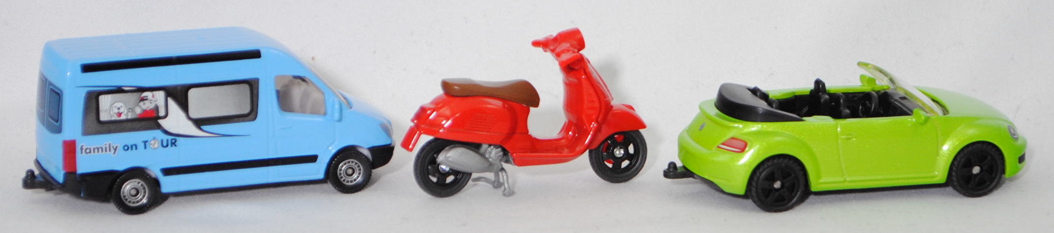00400 Reisezeitset 1: Mercedes-Benz Sprinter II Campervan, blau + Vespa 125 GTS Super, rot + VW The Beetle Cabriolet 1.2 TSI, grünmetallic, SIKU SUPER, P29e (SPECIAL EDITION)