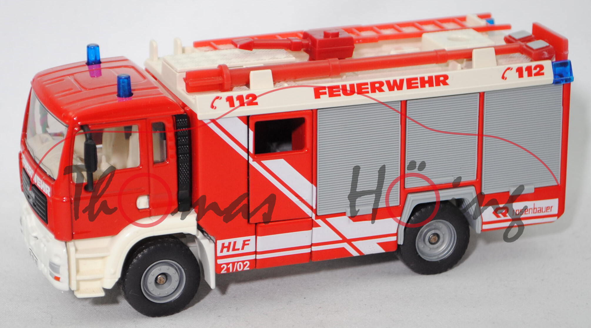 00000 HLF 20 auf Fahrgestell MAN TGA 18.460 M Feuerwehr, rot, Rollos grau, Anhänger + Boot weg