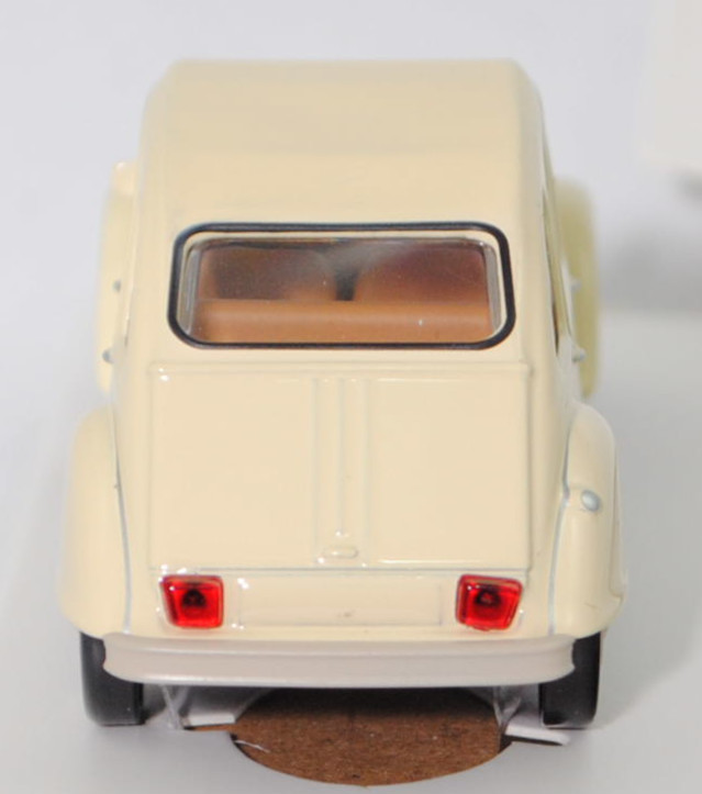 Citroen 2CV6 Club (Typ AZKA, CV = Cheval fiscal, auch Ente oder Döschewo genannt, Modell 1979-1985), hell-elfenbein, innen braunbeige, Norev Jet-car, 1:43, mb