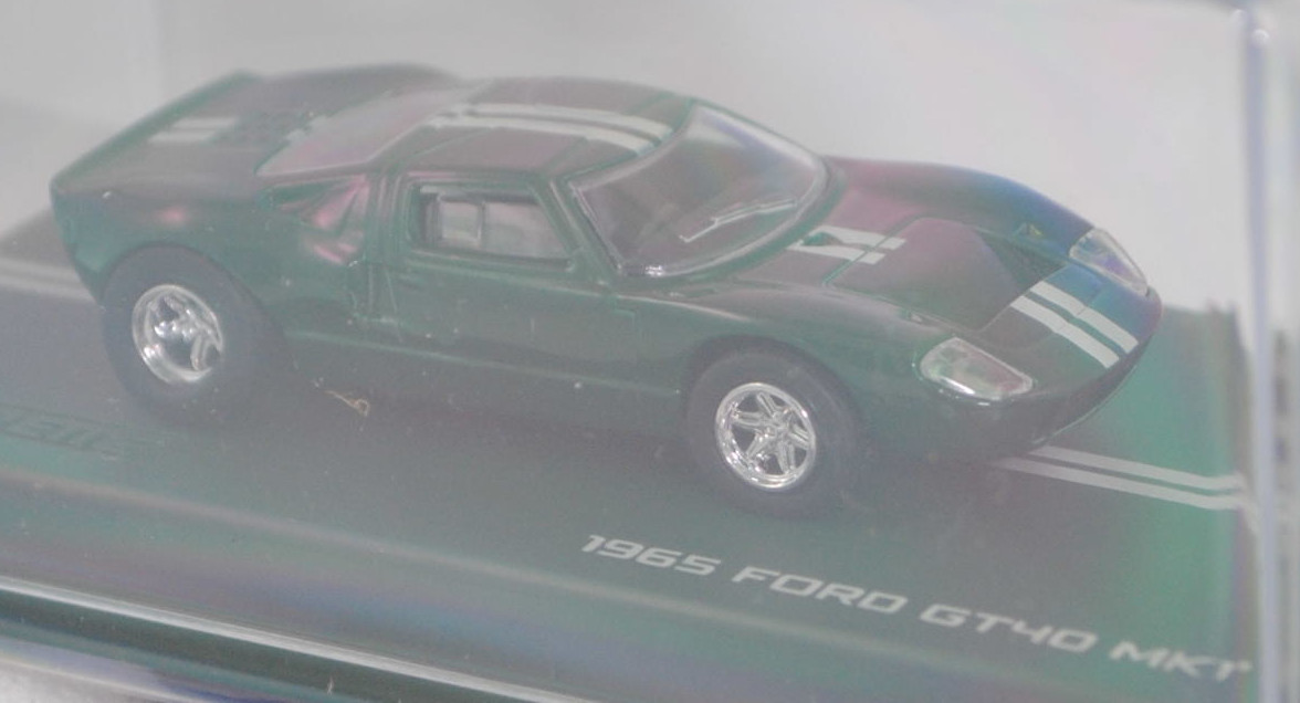 Ford GT40 (1. Generation, Mk I bzw. Mark 1, Modell 1965-1967), moosgrün, innen schwarz, majorette, 1:64, PC-Box im Blister (Collection)