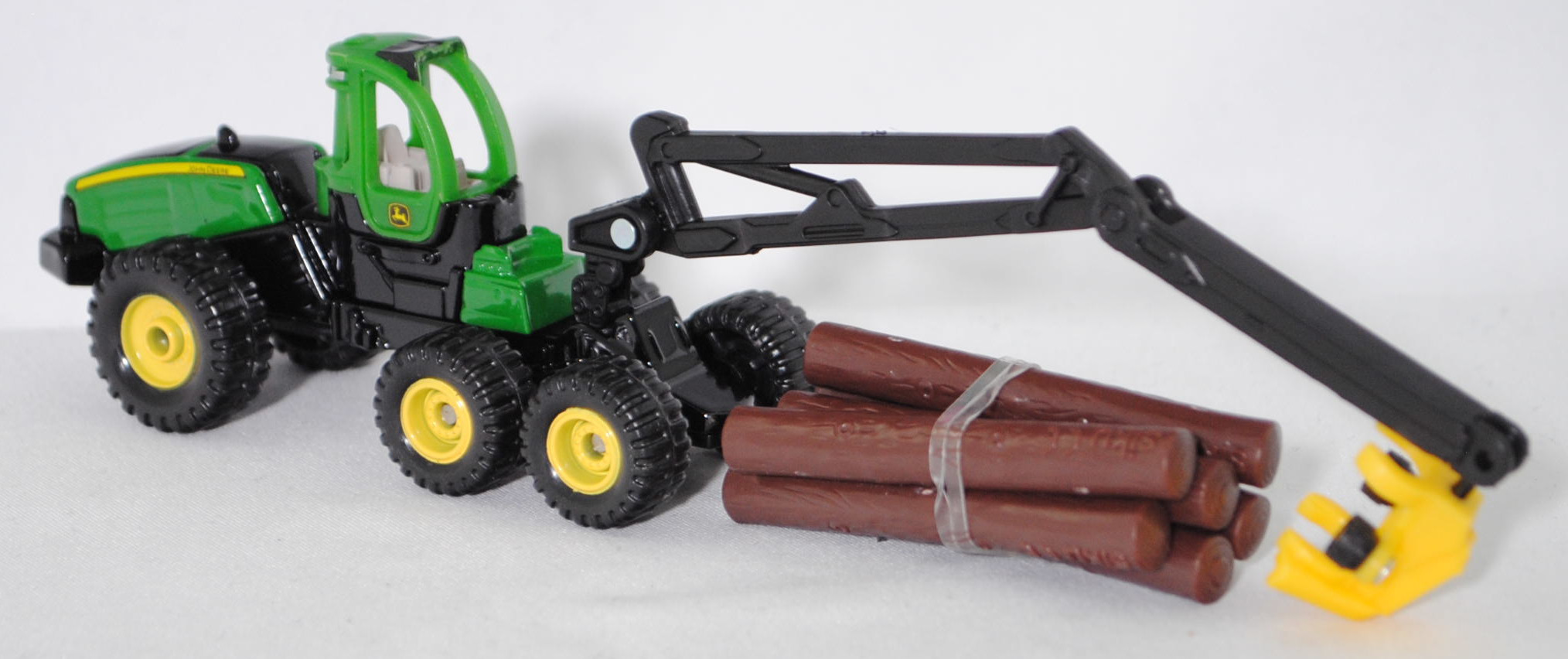00000 John Deere 6-Rad-Harvester 1470E (Modell 2009-2013), hell-smaradgrün/schwarz, Zubehör: 6 Baumstämme in mahagonibraun, SIKU SUPER, 1:87, P29f