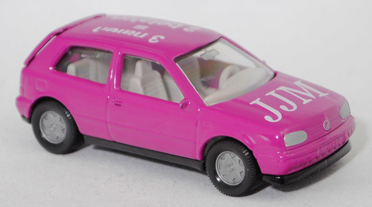 00003 JJM VW Golf III 1.8 GL (Typ 1H, Vorfacelift, Modell 1991-1994), dunkel-verkehrspurpur, innen grau, Lenkrad grau, JJM / 3 halen / = / 2 betalen, Chassis schwarz, SIKU SUPER, 1:56, m