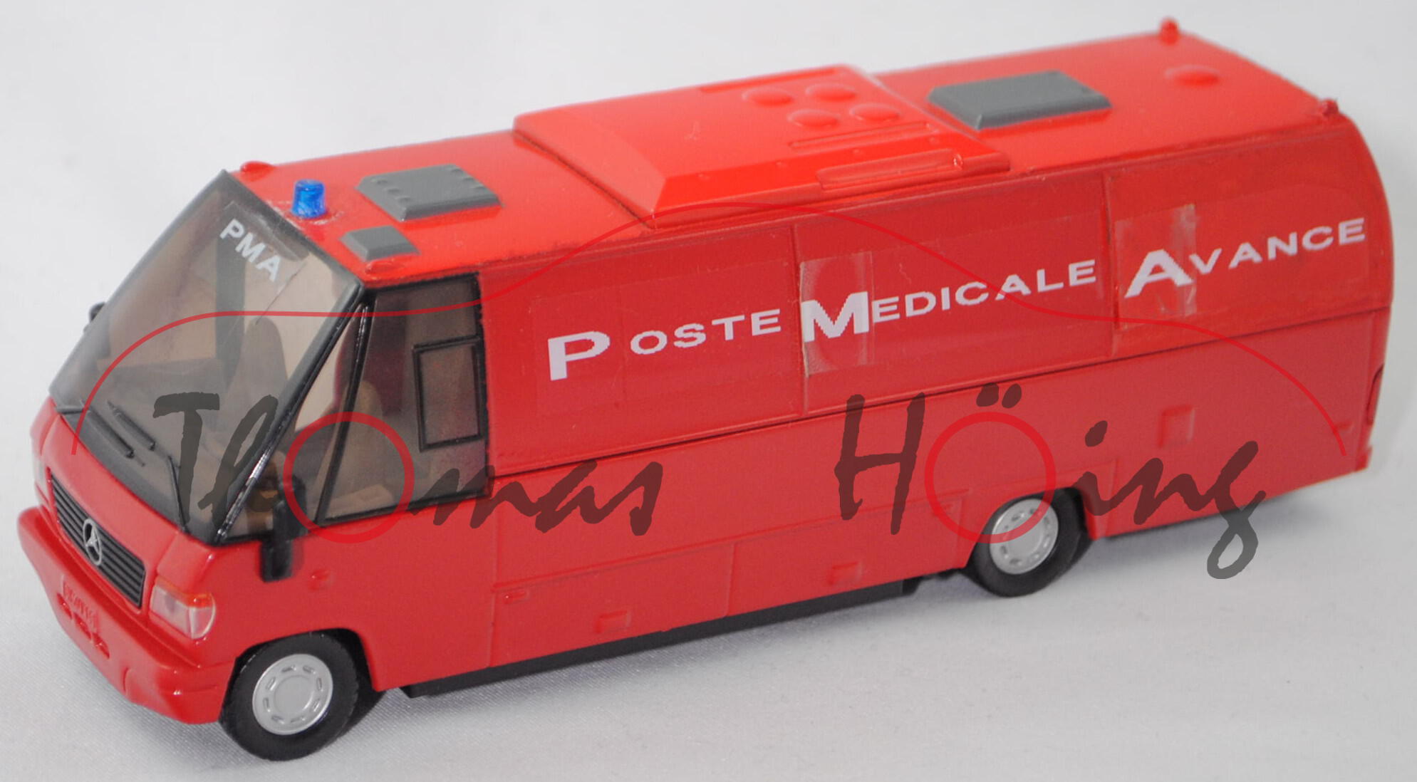 EA TEAMSTAR CITY MITTELNIEDERFLUR-Reisebus, rot, POSTE MEDICALE AVANCE, SIKU 1:55, Umbau