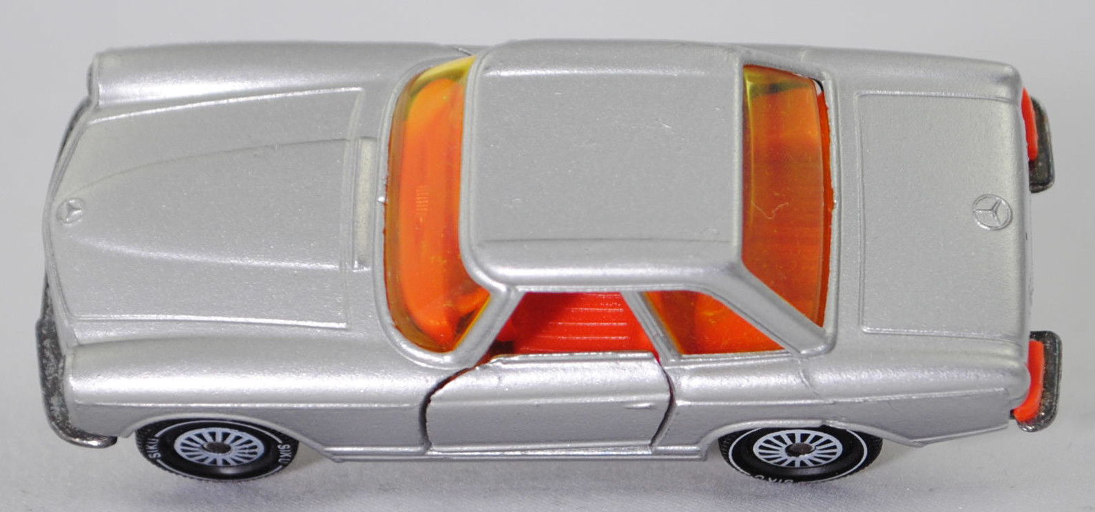 00006 Mercedes-Benz 280 SL (W 113, Pagode, Modell 1968-1971) mit Hardtop (Coupédach), silber, Bpr. V 302 / 1017, W-Germ, Verglasung gelb, R11 gerillt, SIKU SUPER, 1:60, P12h mit ®