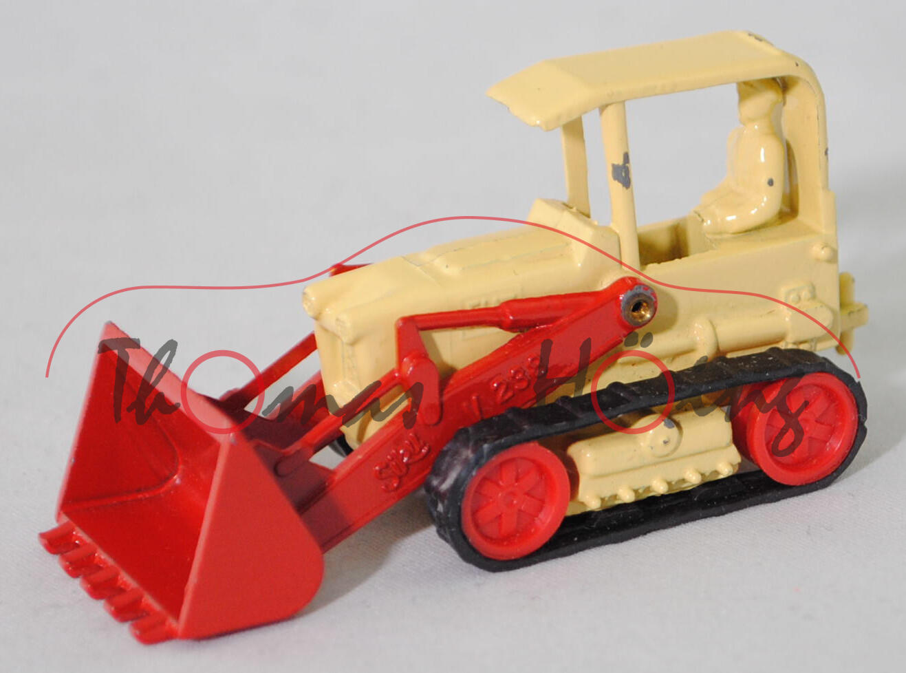 00006 FIAT Kettenschlepper 40 CA (Modell 1960-1964) mit Schaeff-Duo-Lader Typ 440, Karosserie blassgelb, Front- und Überkopf-Ladegerät hell-signalrot, SIKU, 1:56, vsc