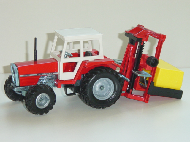 Massey Ferguson 3050 A mit Siloblockschneider, verkehrsrot, Heuballen gelb, L15