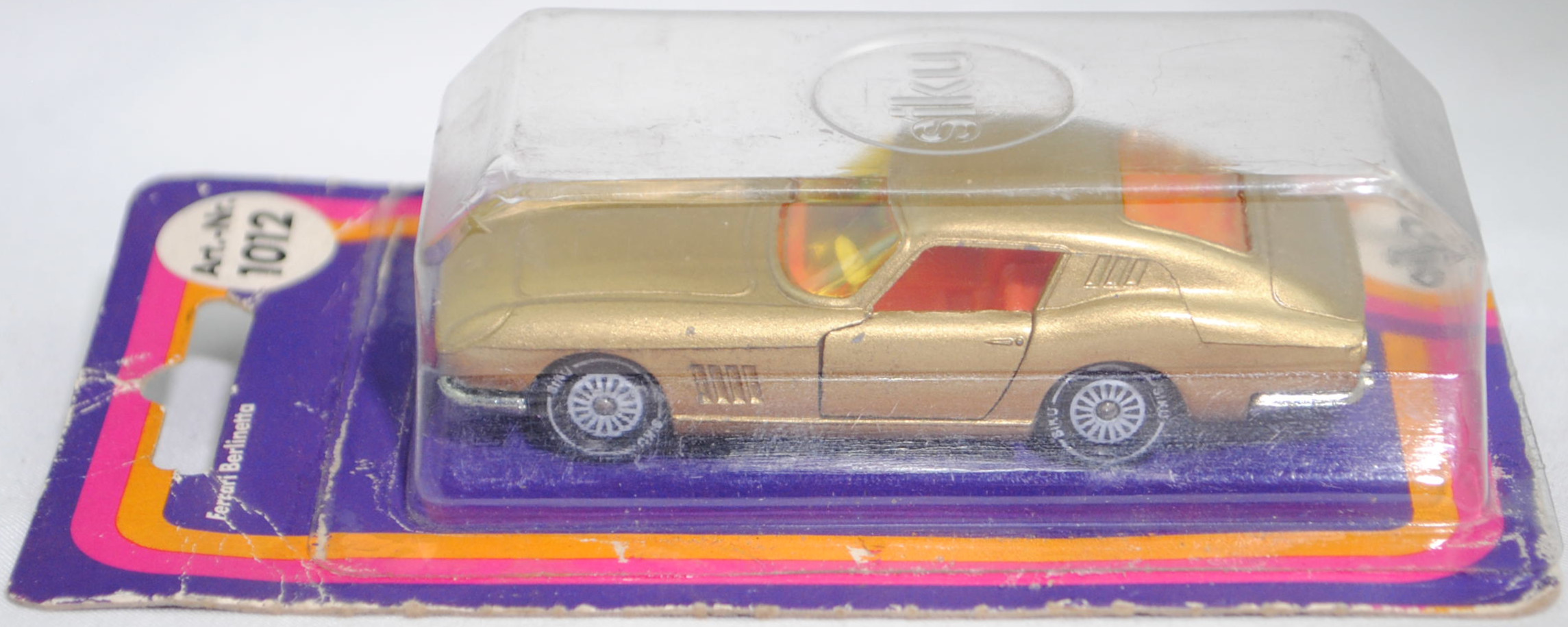 00005 Ferrari Berlinetta 275 GTB (Tipo 563, 2. Serie, Long Nose / Lange Nase, Modell 1965-1966), goldmetallic, Frontscheinwerfer integriert, Bpr. 1012, W-Germ, R11, SIKU SUPER, 1:56, P17 (s/w)