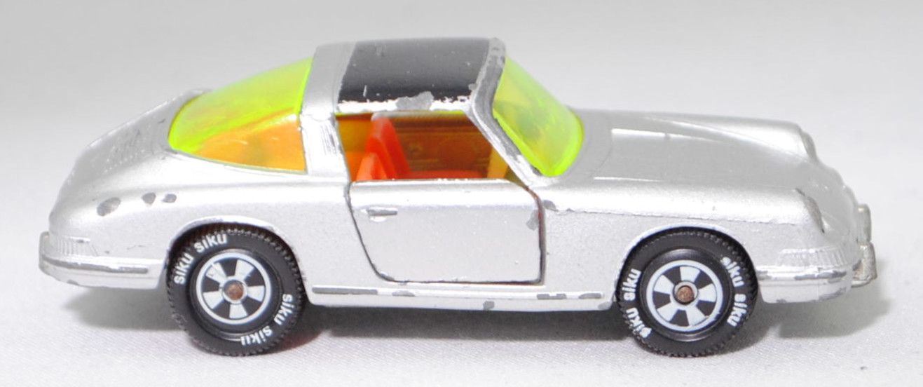 00002 Porsche 911 E Targa (F-Modell bzw. Urmodell, B-Serie, Modell 1968-1969), silber, Lenkrad weiß, Dach schwarz, Bpr. V234, Germ, Verglasung gelbgrün, R10, SIKU, 1:60, m-