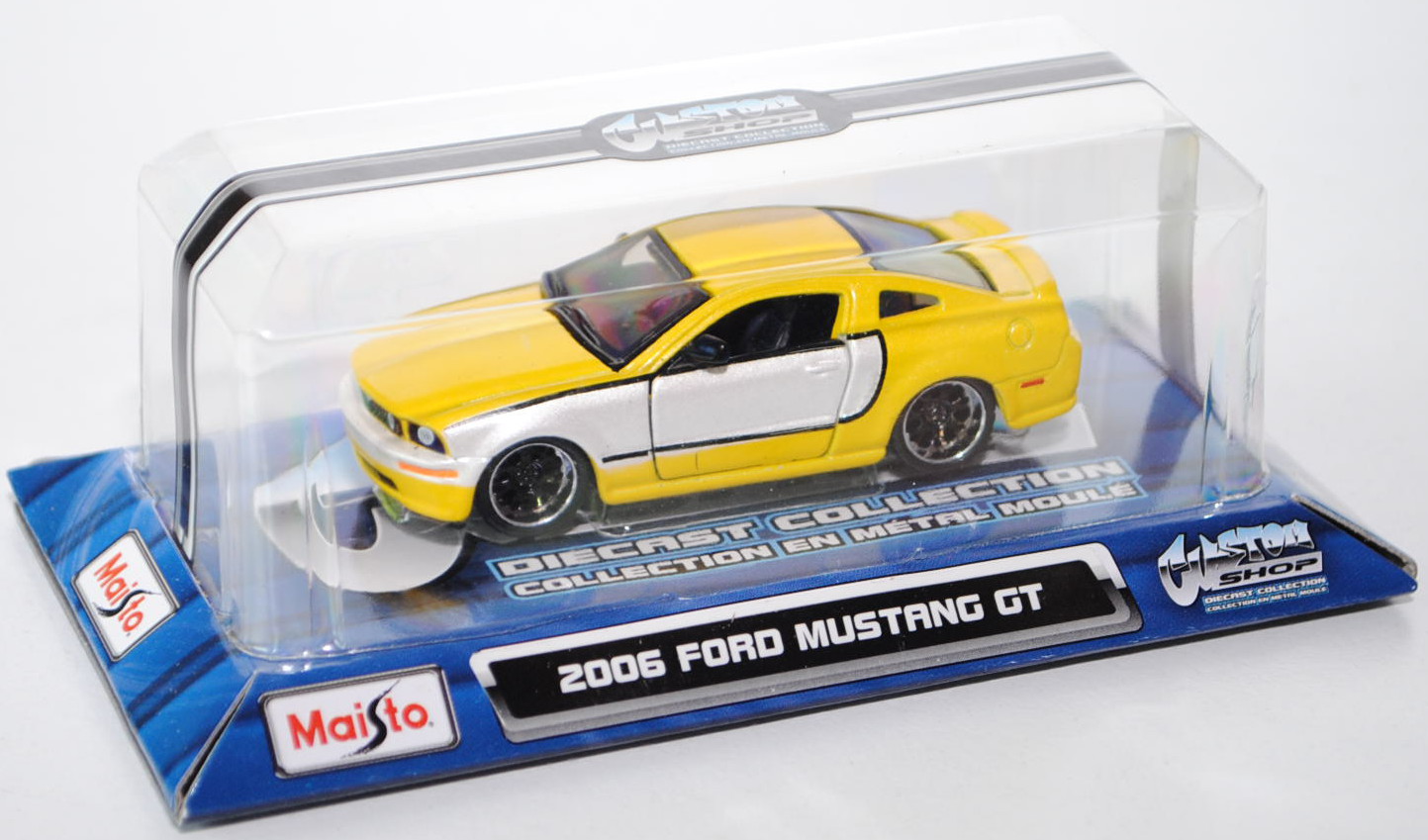 Ford Mustang GT (Typ V, 1. Genaration), Modell 2006-2009, zinkgelb/weißperlmutt metallic, innen schw