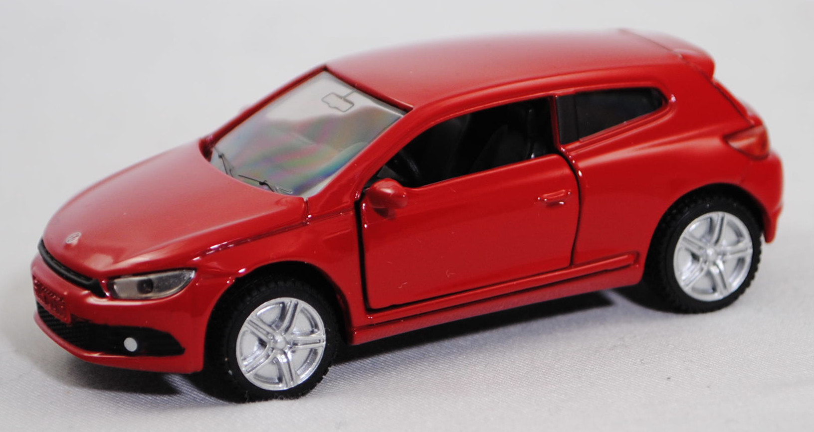 00000 VW Scirocco III 2.0 TSI (3. Generation, Typ 13, Vorfacelift, Modell 2009-2014), karminrot, B36a silber, SIKU SUPER, 1:55, m