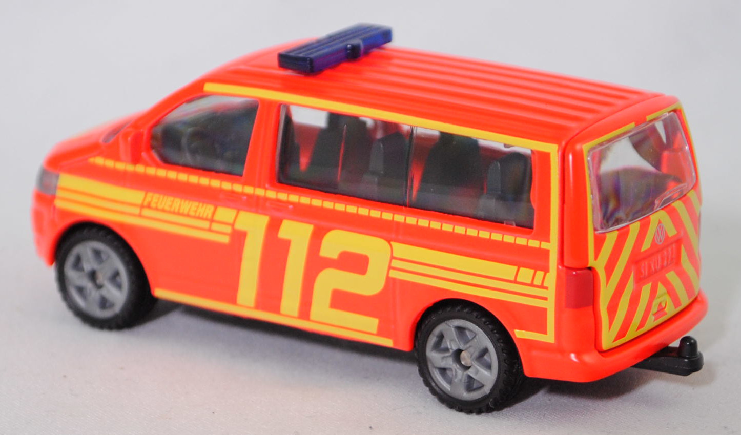 00000 VW T5 GP Multivan Highline 2.0 TDI (5. Generation, Typ 7E, Modell 2009-2015) Feuerwehr Einsatzleitung, hell-leuchtrot, FEUERWEHR 112, SIKU SUPER, 1:61, P29f
