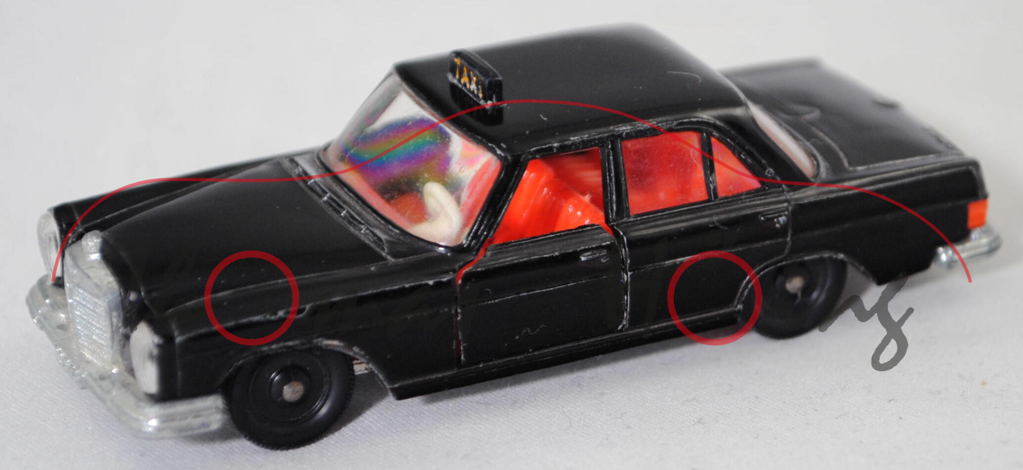 00007 Mercedes-Benz 250 S (W 108 II, Modell 1965-1968) Taxi, schwarz, innen rotorange, Lenkrad cremeweiß, Rückleuchten hell-blutorange, R2, SIKU, 1:60, m