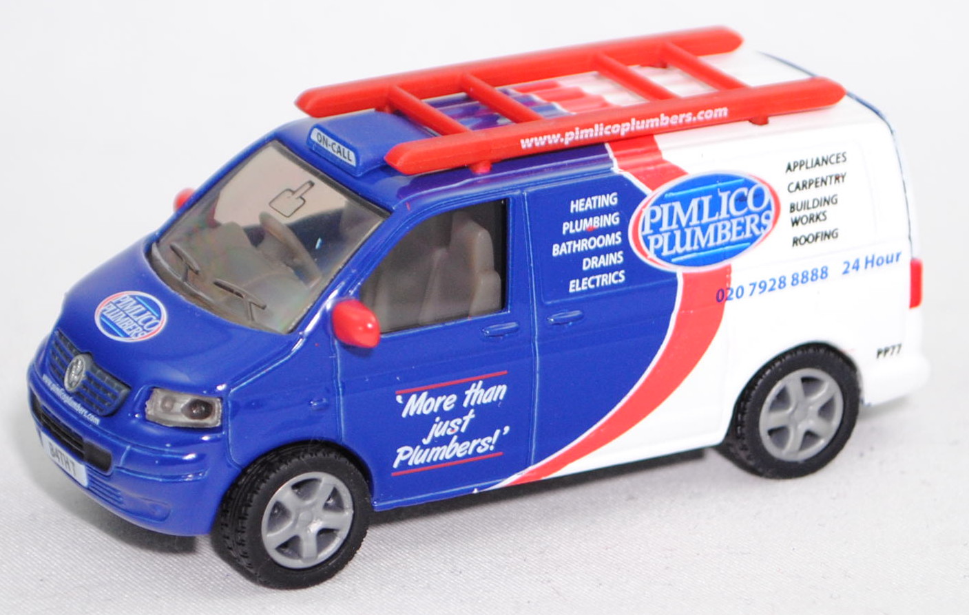 00622 GB VW T5 Transporter (Typ 7H, Mod. 03-09), blau/weiß, PIMLICO / PP77, SIKU, 1:58, Box B4TH T