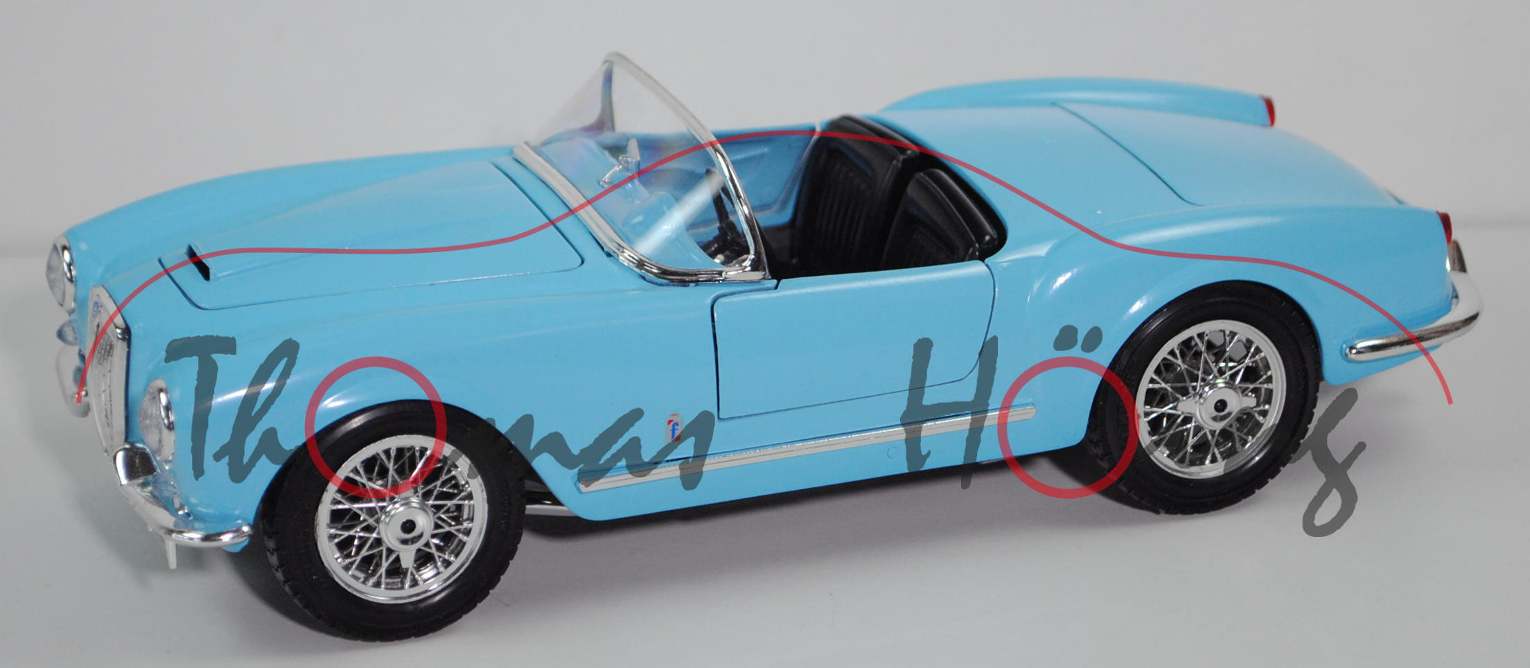 Lancia Aurelia B24 Spider (Modell 1954-1955), hell-lichtblau,  1 Auspuff geklebt, Bburago, 1:18, mb