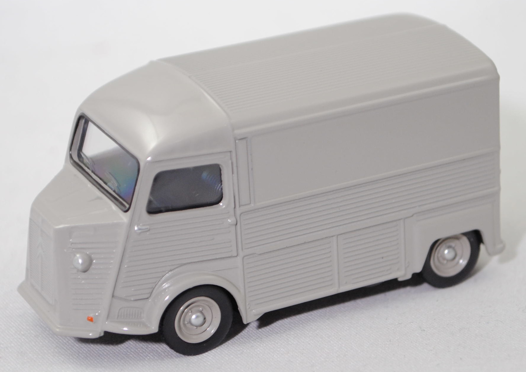 Citroen Typ HY (Typ Kleintransporter, Modell 1948-1981), hell-steingrau, Norev CLASSIC, 1:58, mb