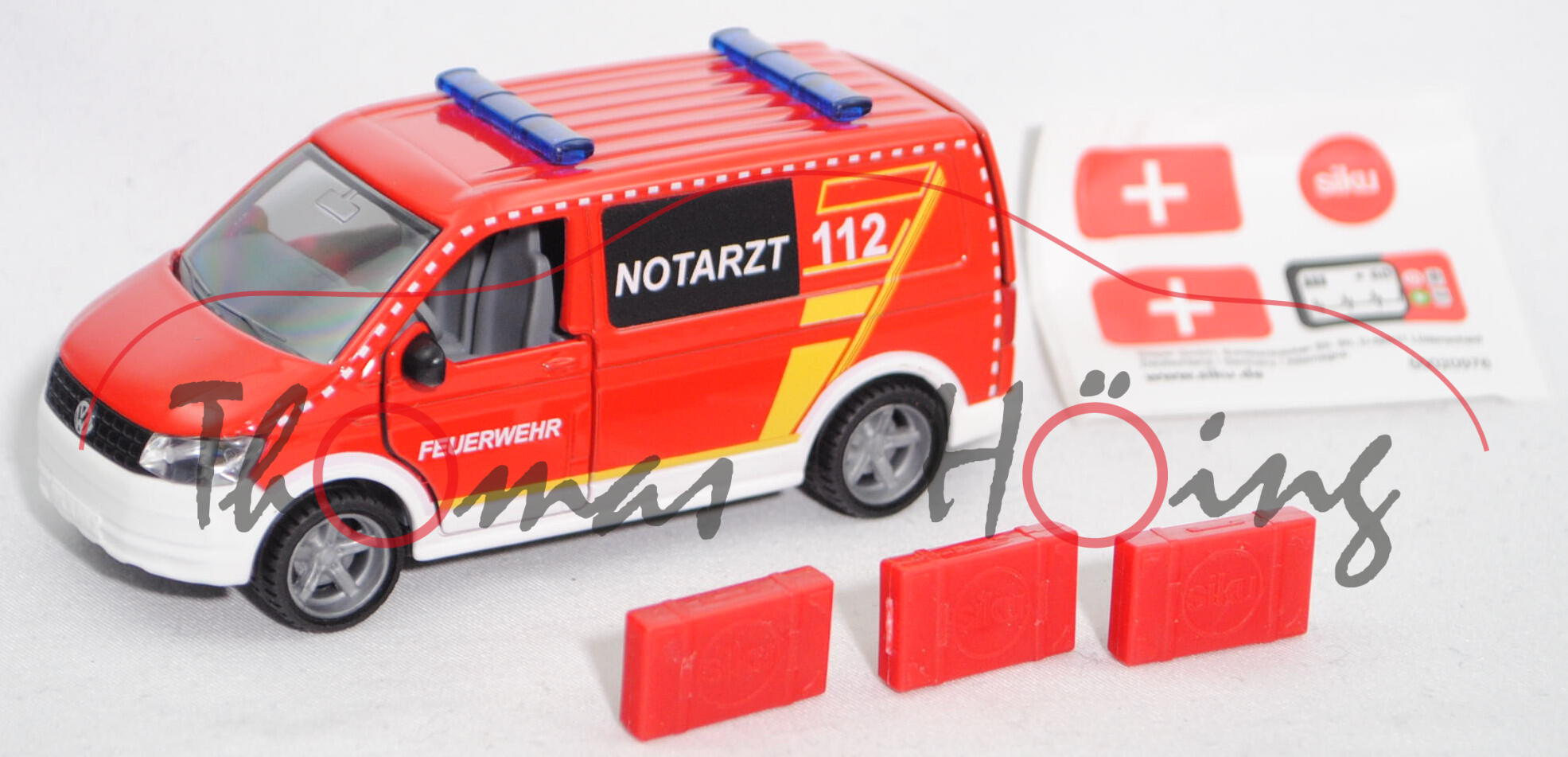 00000 VW T6 (Typ 7H, 2. Facel. 2015, Modell 2015-2019) Notarztwagen, rot/weiß, SIKU, L17mpK