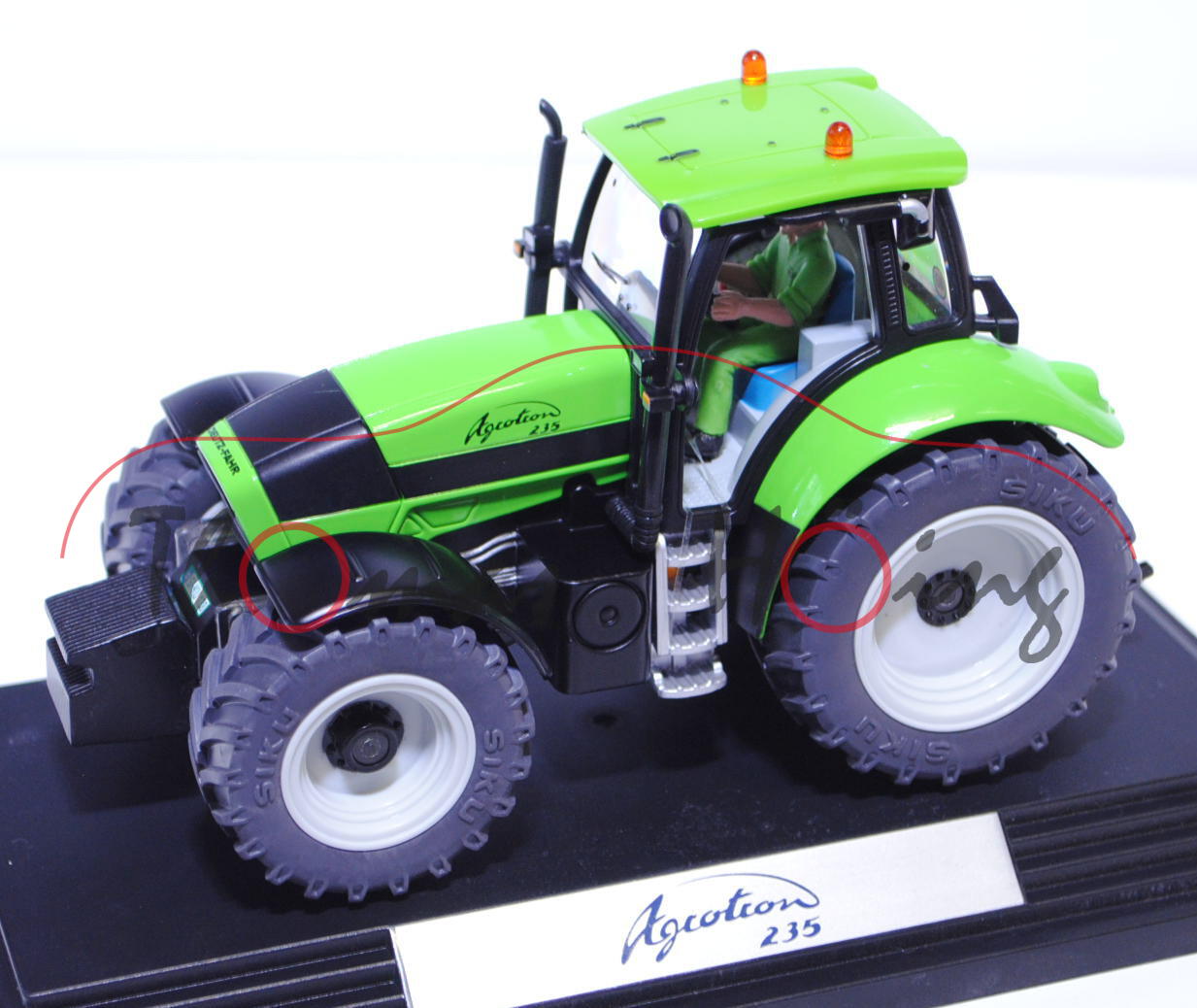 Deutz Agrotron 235, gelbgrün/schwarz, mit vielen Drucken und Detailaufwertungen, SIKU FARMER+, 1:32,