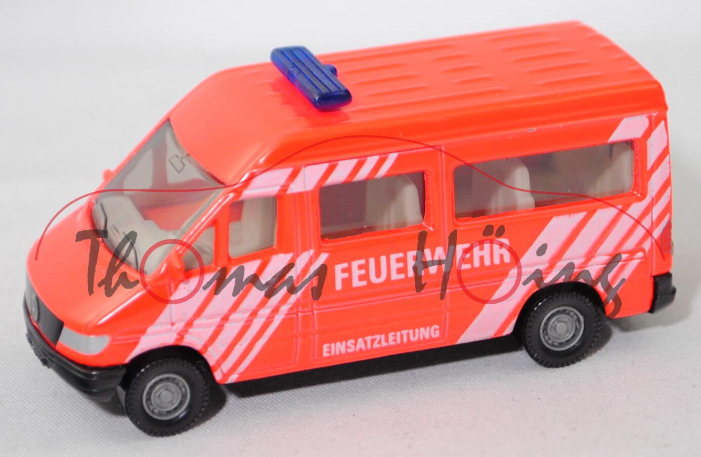 00000 Mercedes-Benz Sprinter I (Mod. 95-00), hell-leuchtrot, FEUERWEHR / EINSATZLEITUNG, SIKU, 1:74