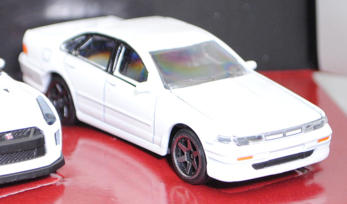 Giftpack Nissan: Nissan Skyline GT-R + Nissan Z Performance + NISSAN Silvia spec-R AERO + Nissan GT-R + NISSAN Cefiro 2.5 A31, reinweißmetallic, majorette, mb