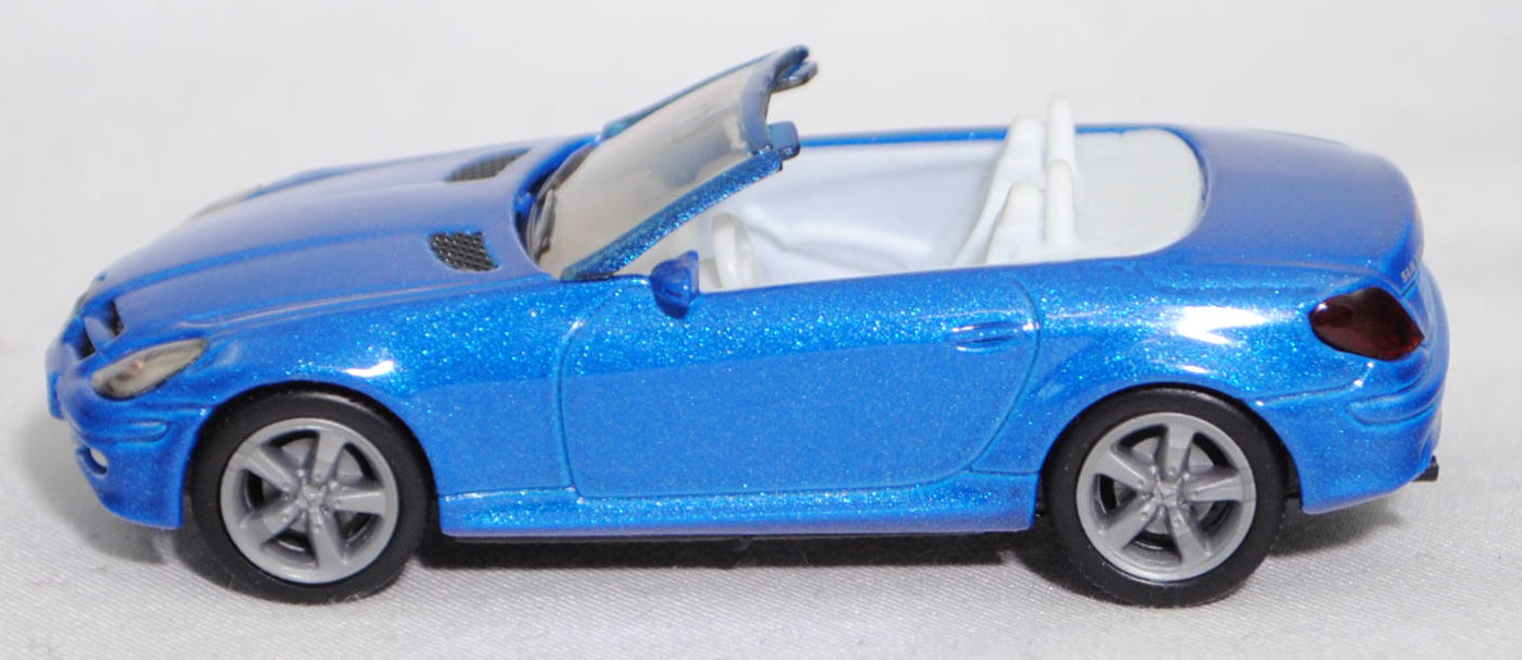00014 Mercedes-Benz SLK 350 (interne Baureihenbezeichnung R 171, Vor-MoPf,, Modell 2004-2008), hell-verkehrsblaumet., innen weiß/blaumet., Bpr. 1002, SIKU, 1:55, P29e