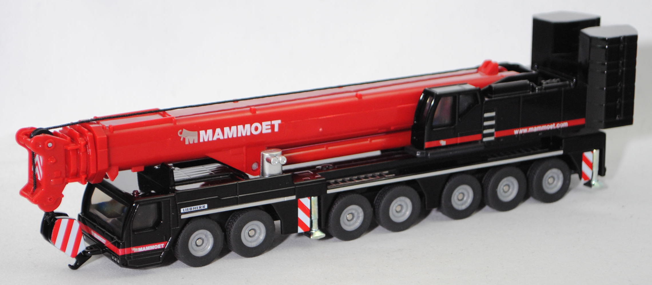 00300 NL LIEBHERR LTM 1400-7.1 Mobilkran (1. Generation, Modell 2005-2022), karminrot/schwarz, MAMMOET / www.mammoet.com, SIKU SUPER, 1:87, Werbeschachtel