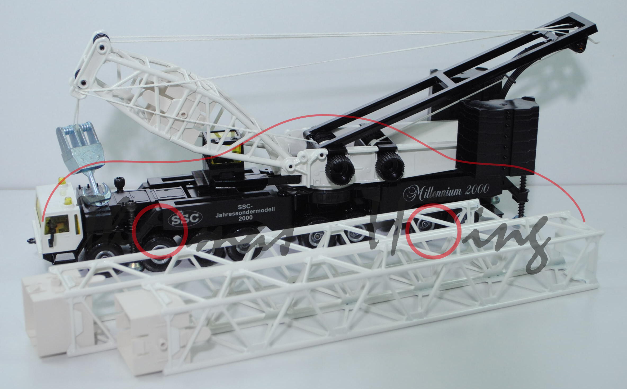 00401 SSC 2000 LIEBHERR Gittermast-Autokran LG 1550, weiß/schwarz, SSC Millennium 2000, L15