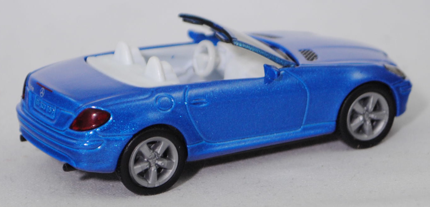 00014 Mercedes-Benz SLK 350 (interne Baureihenbezeichnung R 171, Vor-MoPf,, Modell 2004-2008), hell-verkehrsblaumet., innen weiß/blaumet., Bpr. 1002, SIKU, 1:55, P29e