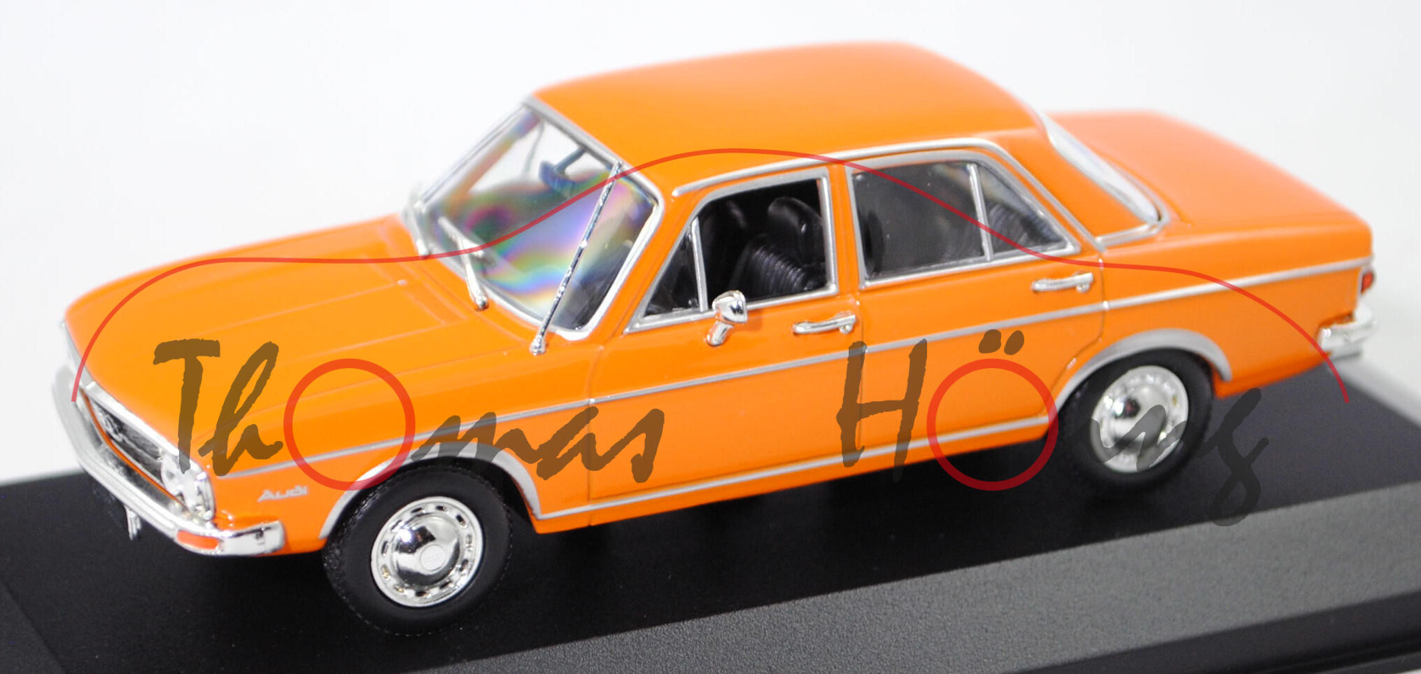 Audi 100 GL (1. Gen., Baureihe C1, Typ F104, Mod. 1971-1973), tibetorange, Maxichamps, 1:43, PC-Box