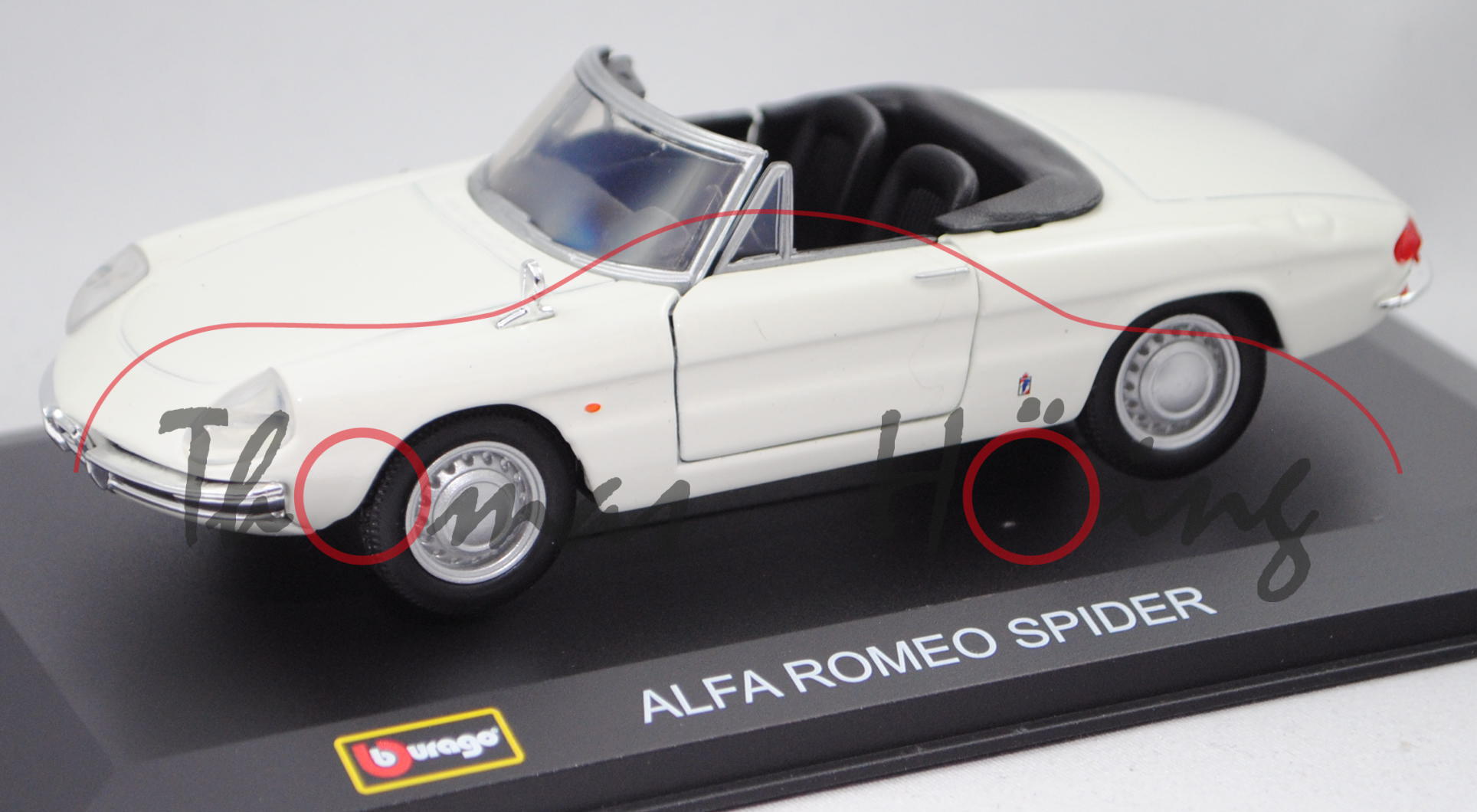 Alfa Romeo Spider (1. Gen., Baur. 105 (Duetto), Mod. 66-69), weiß, Bburago Street Classics, 1:32, mb