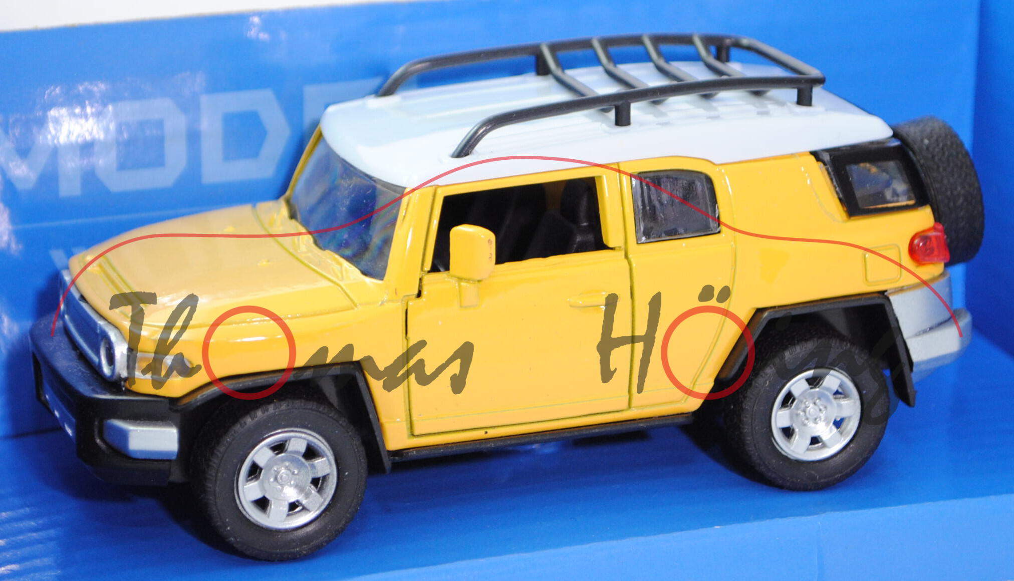 Toyota FJ Cruiser (Typ GSJ15W, Modell 2006-), sun fusion (gelb), Dach weiß, Pull Back, Tian Du®, 1:3