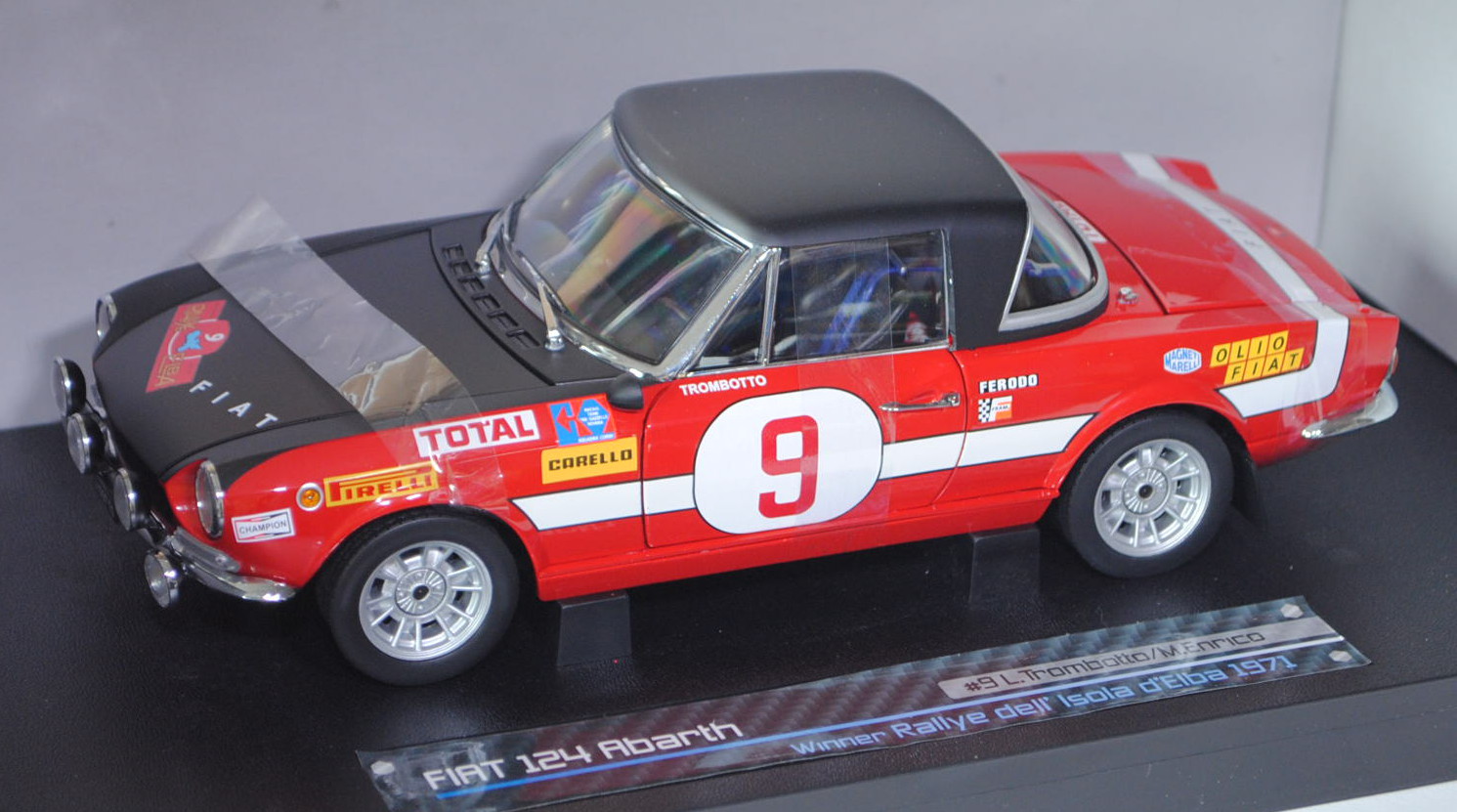 Fiat 124 Abarth (Sport Spider), Modell 1966-1980, feuerrot/schwarz, Winner Rallye dell\' Isola d\'el