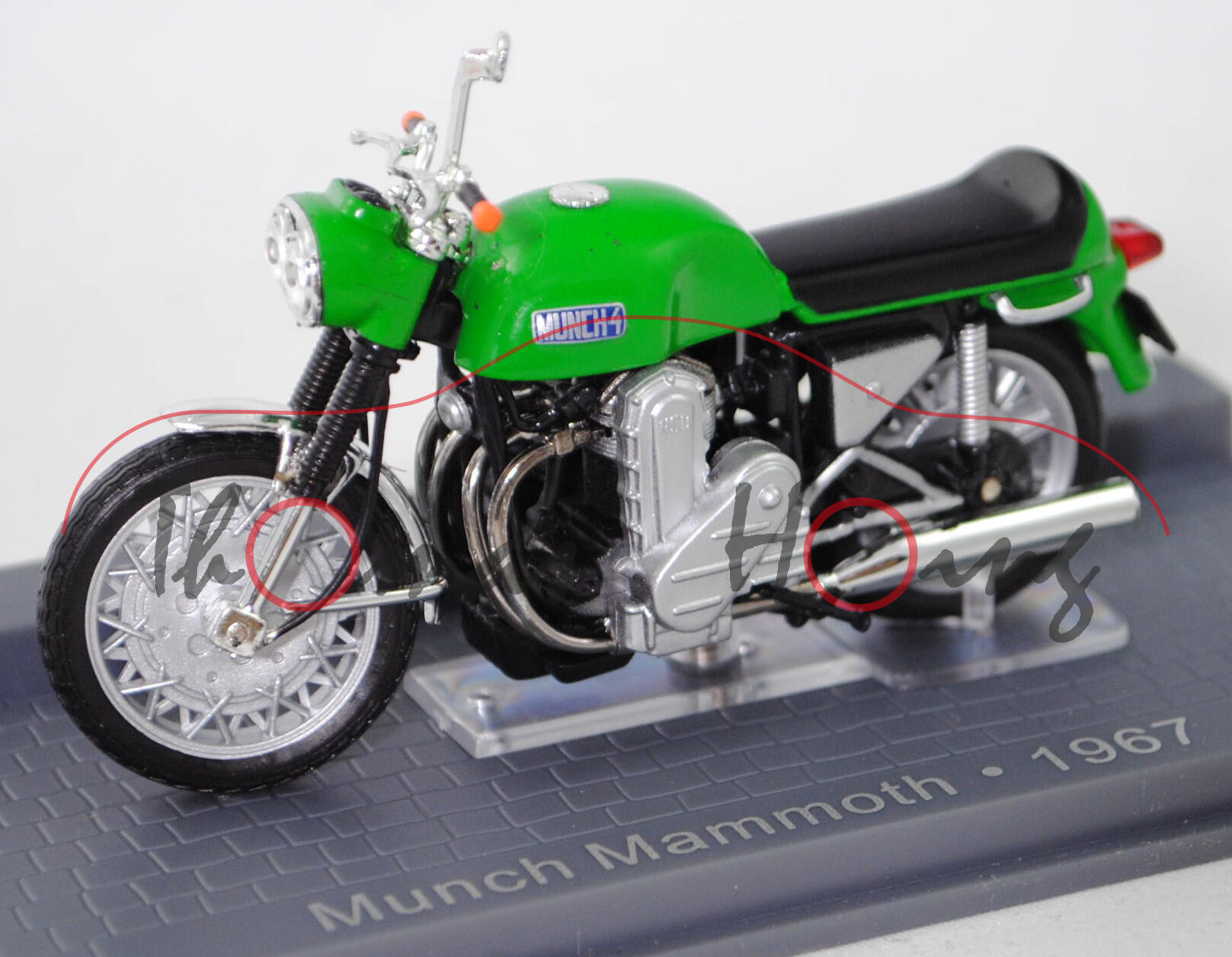 Münch-4 TT 1100 (Modell 1967-1968), hell-minzgrün, Sitz schwarz, ATLAS Collections, 1:24, PC-Box