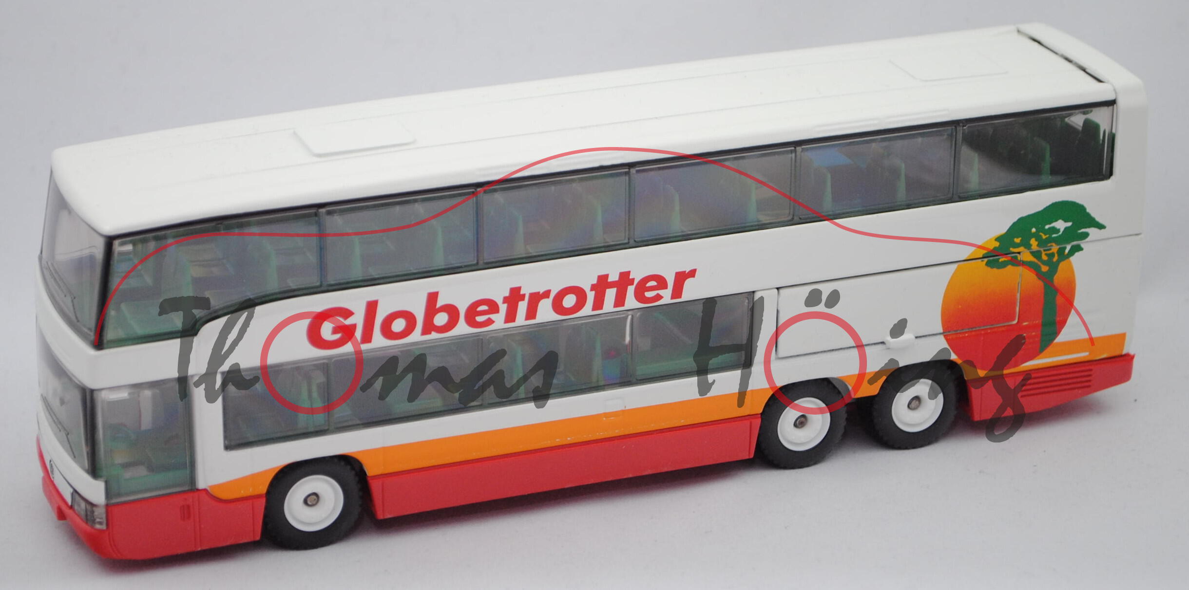 00005 Mercedes-Benz O 404 DD Reisebus, weiß/rot, innen minzgrün, Globetrotter, LKW16, L14n