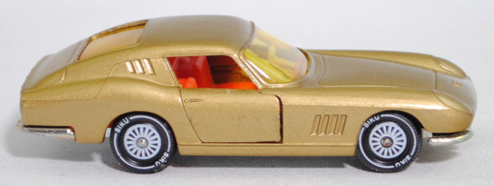 00005 Ferrari Berlinetta 275 GTB (Tipo 563, 2. Serie, Long Nose / Lange Nase, Modell 1965-1966), goldmetallic, Frontscheinwerfer integriert, Bpr. 1012, W-Germ, R11, SIKU SUPER, 1:56, m