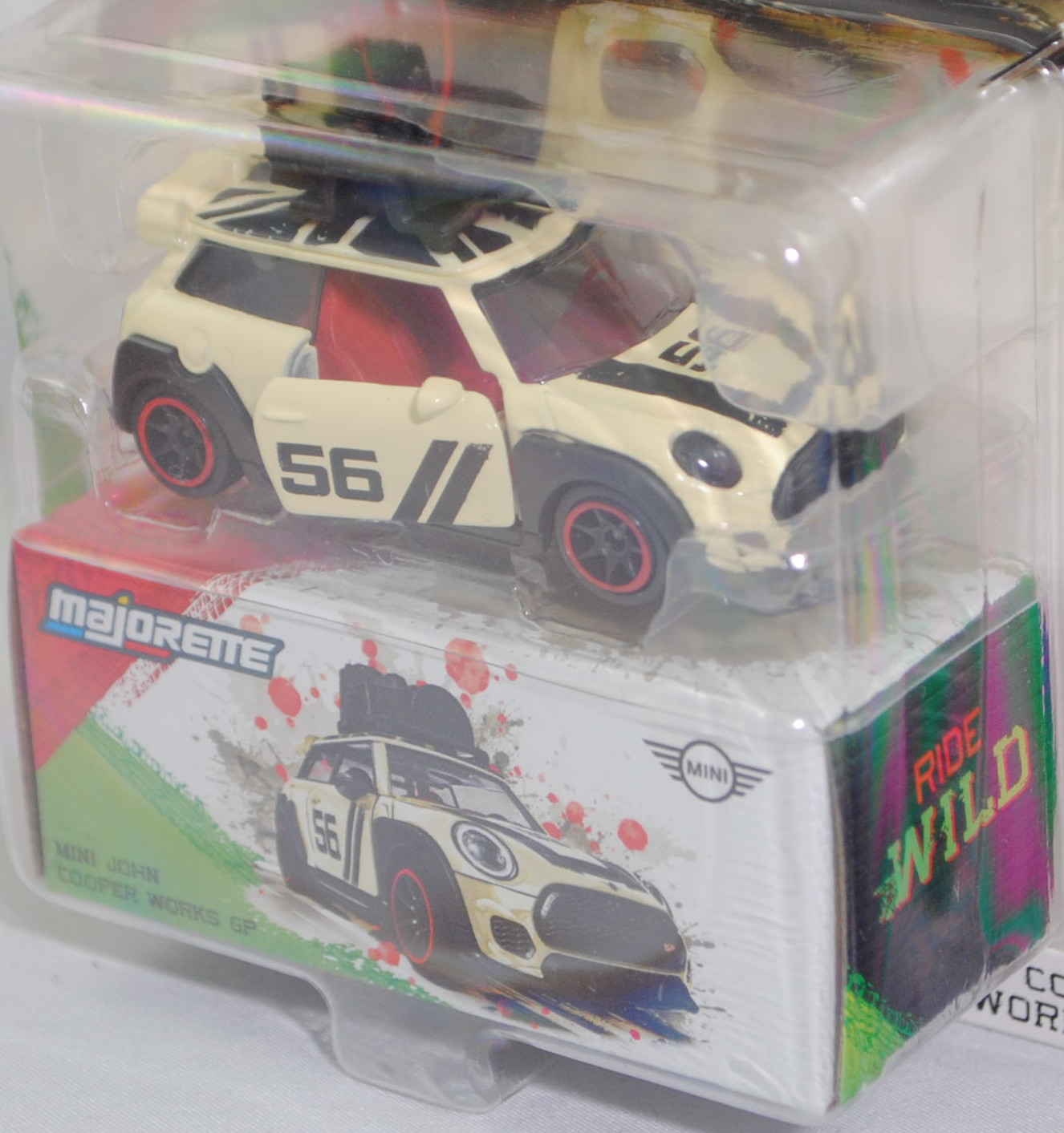 MINI John Cooper Works GP (F56, 1. Facelift 2018, Modell 2020-2020) mit Dachgepäckträger und Ladegut (Nr. 265C), hell-elfenbein, majorette, 1:58, Blister (MINI ICONS DELUXE CARS)