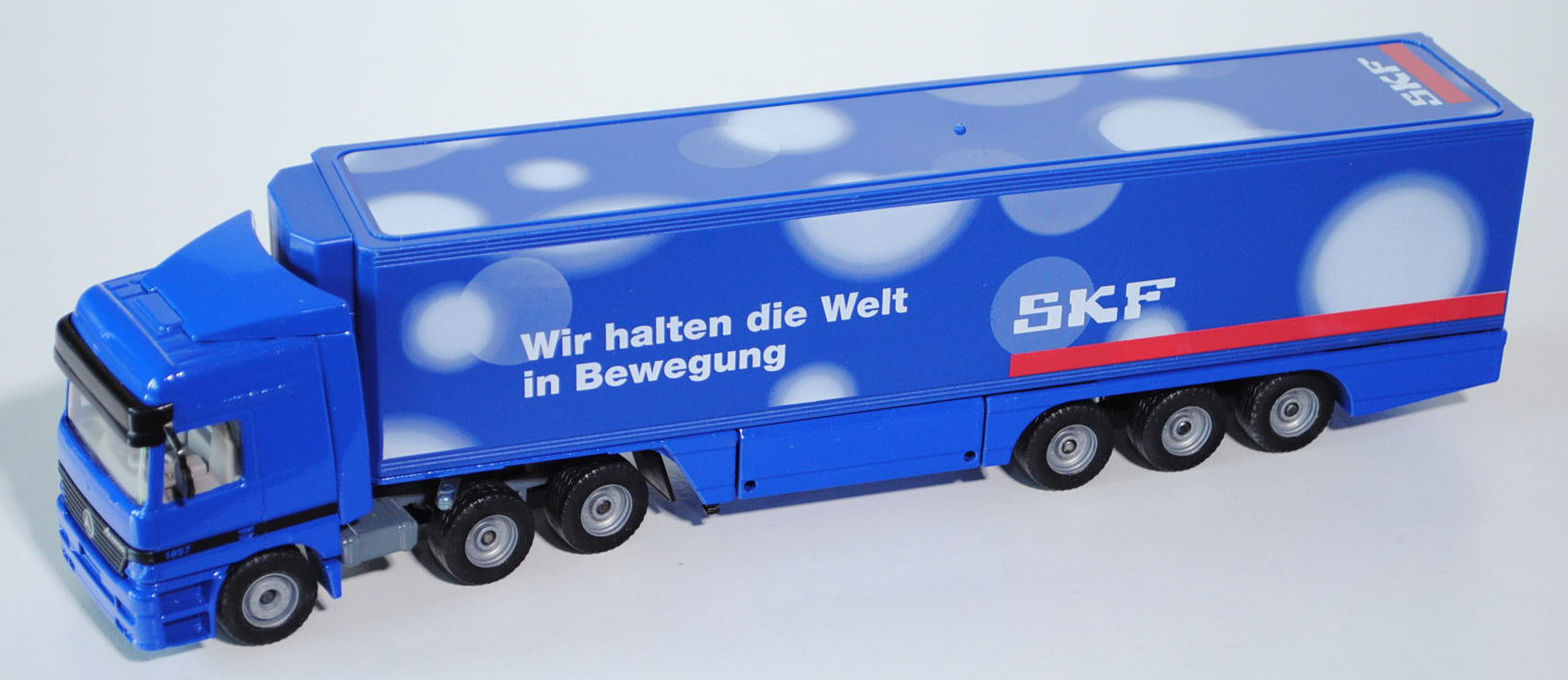 Mercedes Actros LH 1857 Koffer-Sattelzug, ultramarinblau/mausgrau, Wir halten die Welt / in Bewegung